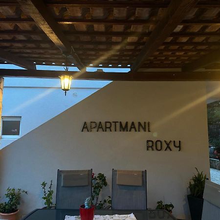 Apartmani Roxy Lovište エクステリア 写真